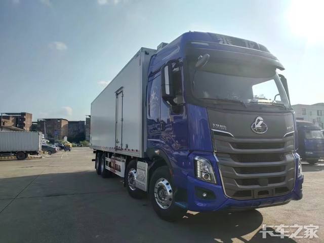 我不敢休息，因为我没有存款；
我不敢说累，因为我没有成就；
我不敢偷懒，因为我还要生活；
我能放弃选择，但是我不能选择放弃。
所以坚强，拼尽全力是我唯一的选择。 ​ ​​​​