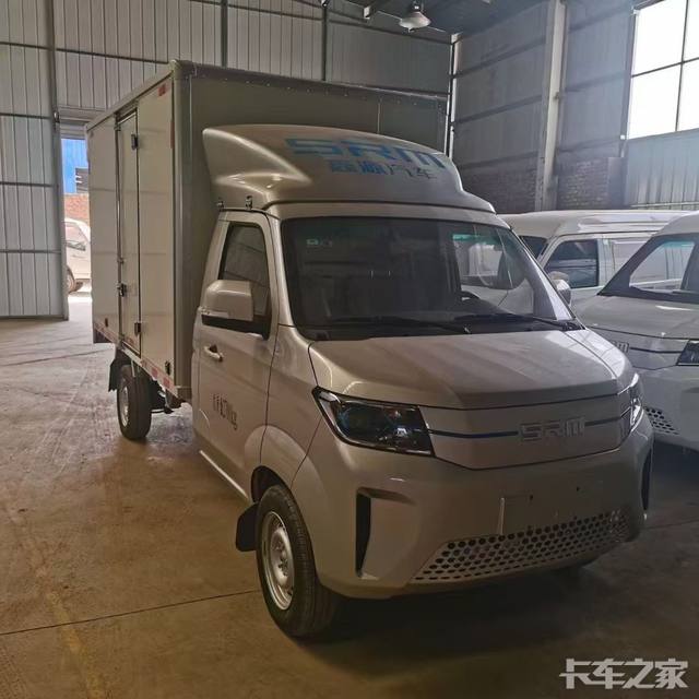 鑫源T3L箱货，新车到店，优惠大促！！！
- 整车尺寸方面，长5140mm、宽1730mm、高2650mm，轴距达3245mm。
- 动力上，电动机最大功率为60kW，采用电动车单速变速箱，最大马力8