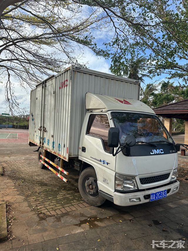 入手了一辆18年5月份的二手江铃顺达，自己做了隔音，焊了个后保险杠，换了枕木。目前就是故障灯亮，开起来也没什么影响！电脑查了一下有一些历史故障不知道该怎么解决？