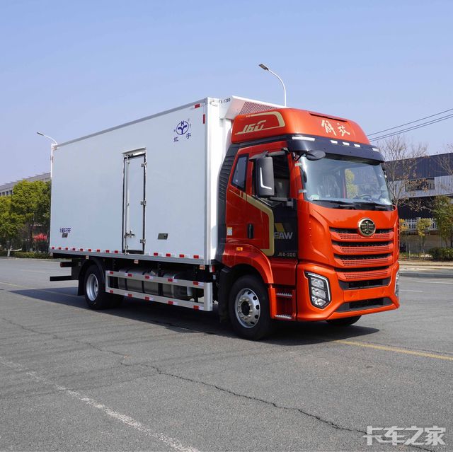 
解放J6G（领航版）冷藏车(国六)
CA5181XLCP62K1L4E6
整车尺寸：9180*2600*4000(mm)
箱体尺寸：6800*2420*2500(mm)
功率/马力:238KW/32