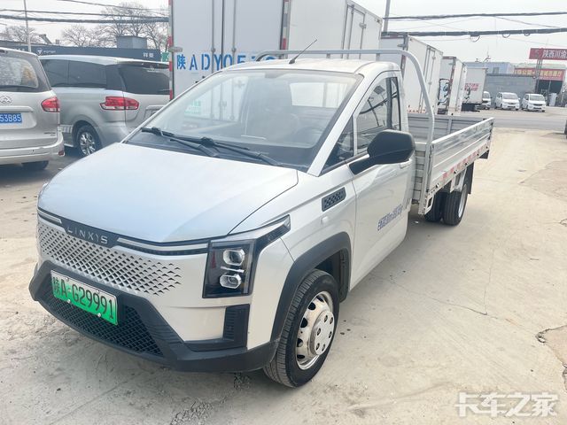 24年3月份菱势黄金卡（混动），满油满电续航600公里，安全行驶3万公里，货箱长3.51米 宽1.78米 高0.38米。看上的朋友联系起来