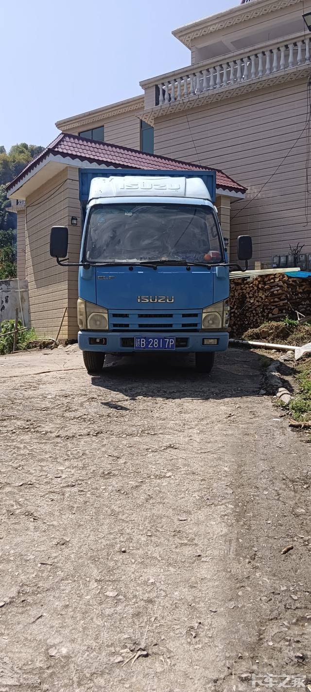 中华人民共和国（/华中地区）江西省赣州市寻乌县文峰乡田背村园角第一小组大坪子附近 庆铃汽车ISUZU ELF  100P 庆铃五十铃 五十铃100P
庆铃五十铃 120马力 2.7米 厢式