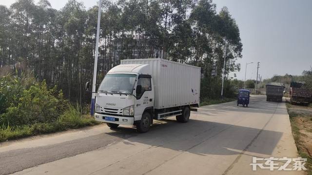 庆玲p100工业垃圾～半年的车2万公里城市出勤离合器就坏了。这两天天气热了想开空调不制冷了。空调总泵压机泵不工作了～售后服务和经销商踢起皮球。。。请大家小心。。。现在的庆玲五十铃不在是质量有保证。后悔