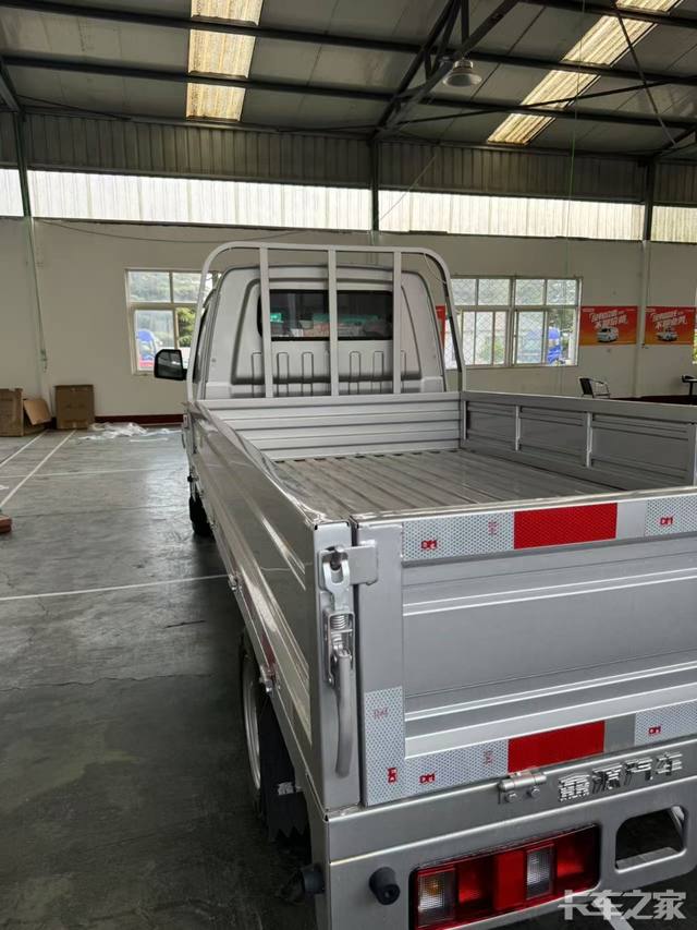 鑫源T3L，8年40万公里超长质保!
额定载重1.2吨，最大载重2.7吨
搭载41.86度宁德时代电池
续航长达290公里