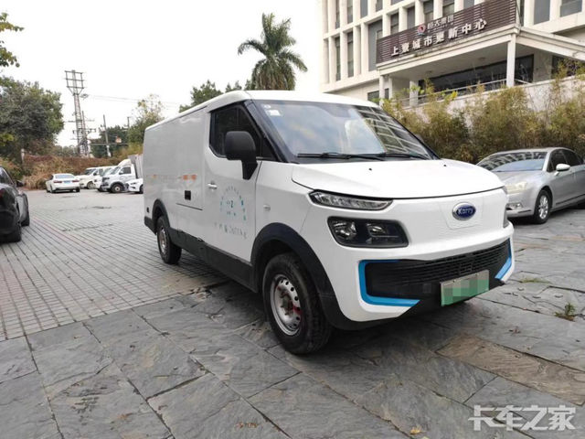 开瑞海豚，快递运输是真顶！
兄弟们，干快递运输这行，车可太重要了！以前我开个普通小面包车送快递，那叫一个费劲。空间小，大件放不下小件又拉不了多少，一天下来不知道要跑多少趟，累得腰酸背痛。而且动力也不行