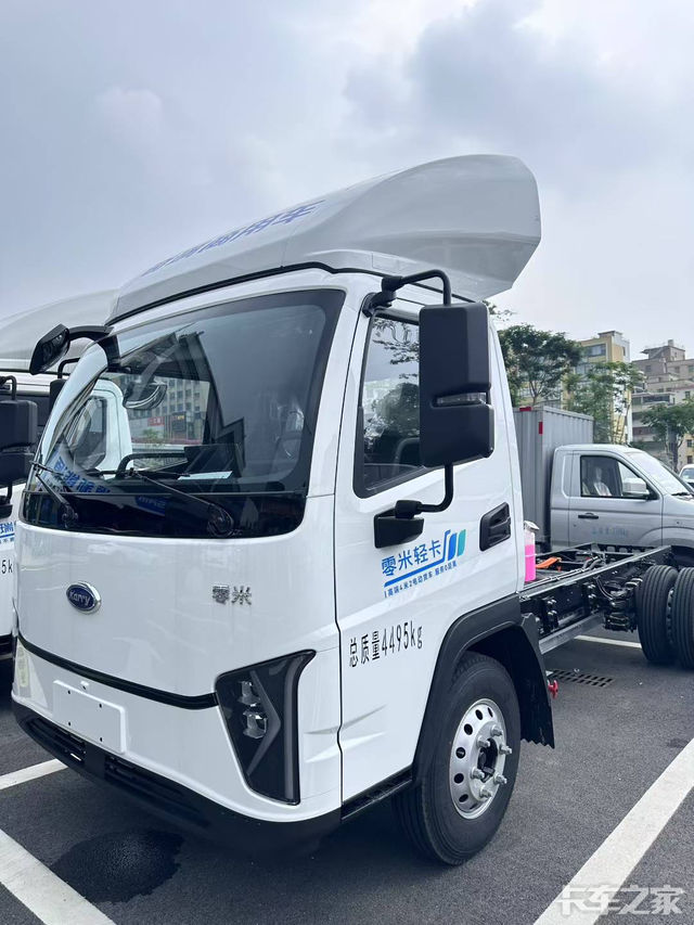 奇瑞零米140度宁德聚能版！续航460KM。
配置: 360°环视，2C双枪快充，断气刹，后视镜电动调节，后视镜加热，皮质气囊座椅，ABS，定速巡航，大屏车机