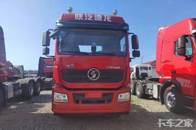 陕汽德龙X3000：运输行业的中流砥柱
 
在当今物流运输行业蓬勃发展的大背景下，高效、可靠的运输工具成为了行业发展的关键。陕汽德龙X3000凭借其卓越的性能和出色的品质，在市场中脱颖而出，深受广大用