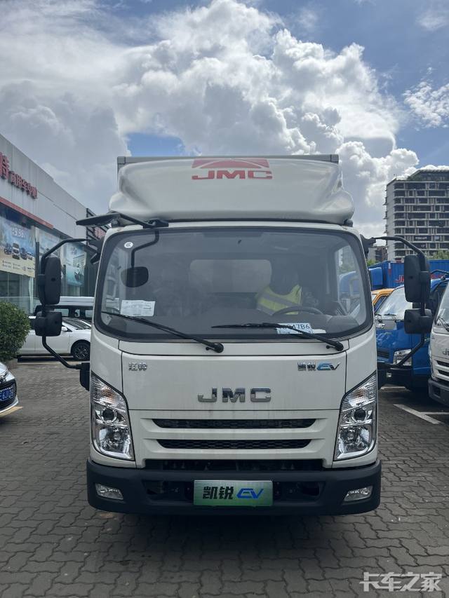 江铃凯锐EV
宁德时代电池
续航240公里