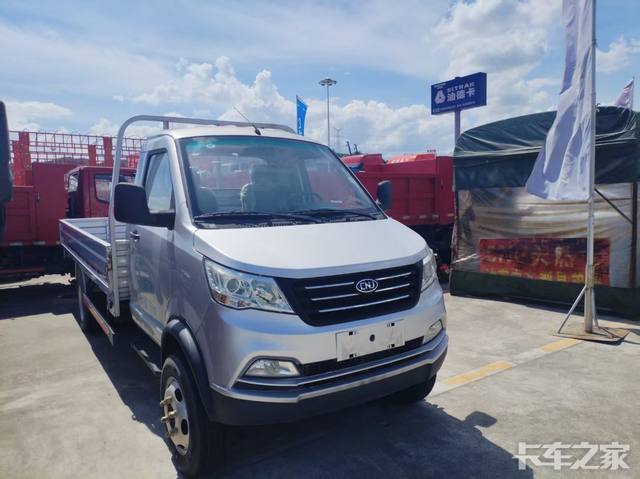 南骏瑞帅H62：你的高效创富伙伴
 
在运输行业中，选对工具是成功的关键。南骏瑞帅H62车型，以其卓越的性能、丰富的配置和广泛的适用性，成为众多用户的不二之选。无论是穿梭在城市街巷，还是驰骋于城乡道路