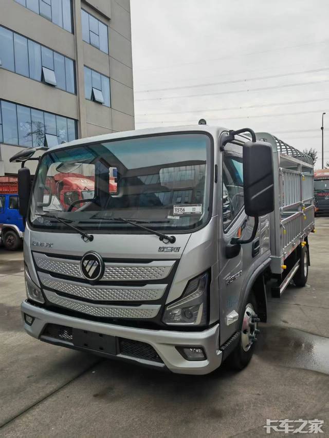 福田X卡，城配运输新利器
 
在城市物流运输的广阔天地中，福田X卡以其卓越的性能、丰富的配置和广泛的适用性，成为众多从业者的得力助手。无论是穿梭于城市的大街小巷，还是往来于城乡结合部，福田X卡都能游刃