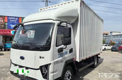 零米轻卡改变我的货运生活
之前开的普通小卡车，空间小每次装货都得小心翼翼，稍微大件点的货物就塞不进去，续航也短，跑个稍微远点的地方就得频繁找充电桩，耽误不少时间，动力也一般，拉点重货爬坡就费劲。直到换