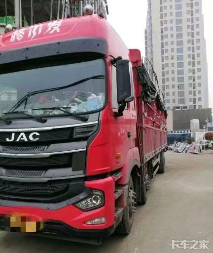 
江淮 格尔发A5X重卡 270马力 6X2 9.6米仓栅式载货车(国五) 前四后四 潍柴二手载货车 黄牌
2019年11月上牌
平常比较爱惜车，无维修记录，车况良好
可过户，今年车险已交
基本都是拉