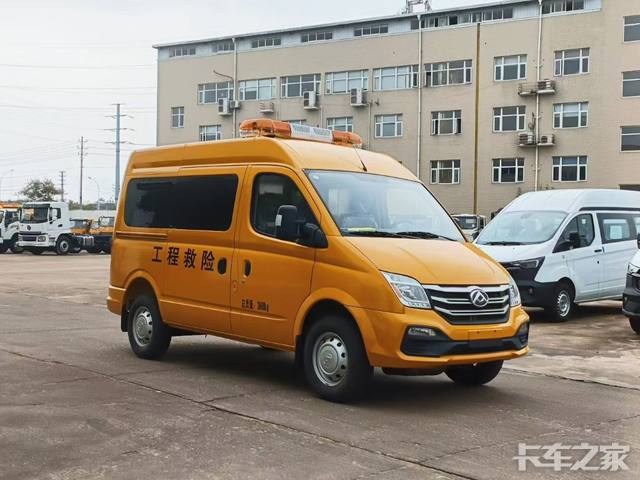 ​大通V80短轴救险车
​整车型号：EHY5040XXHS6QT
​                   EHY5042XXHS6QT
整车尺寸（mm）：4950*1998*2540
轴距（mm）:3